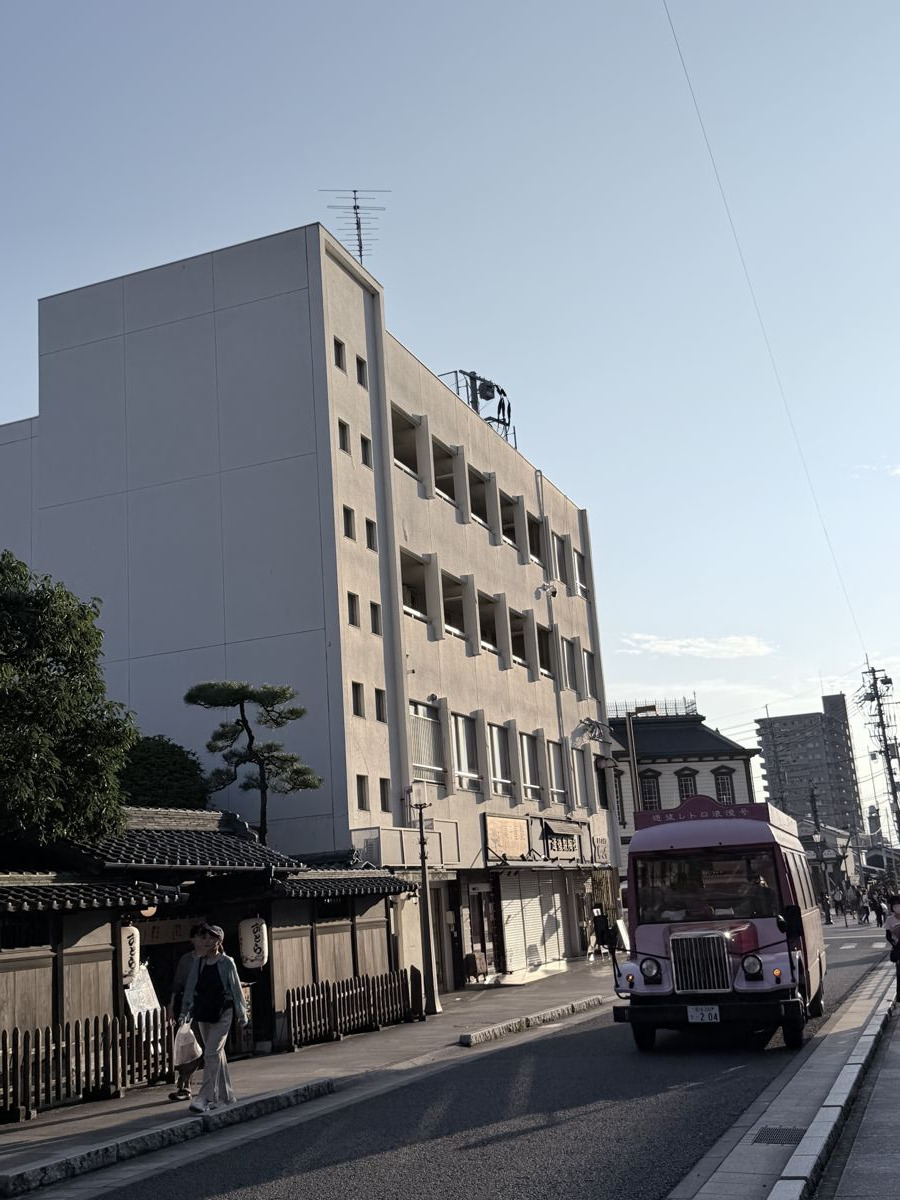 道後プリンスホテルの送迎ボンネットバス・道後レトロ浪漫号