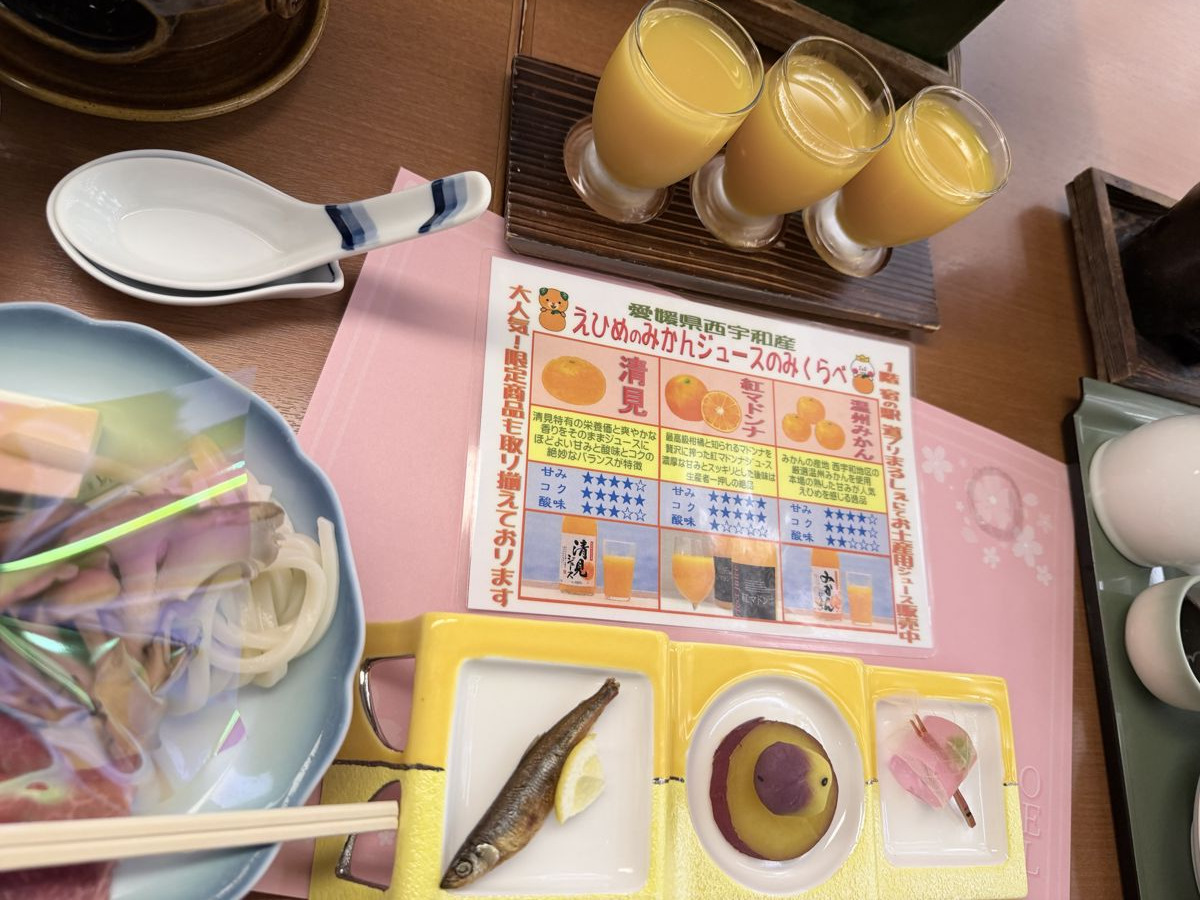 道後プリンスホテルの夕食のお造りと鍋