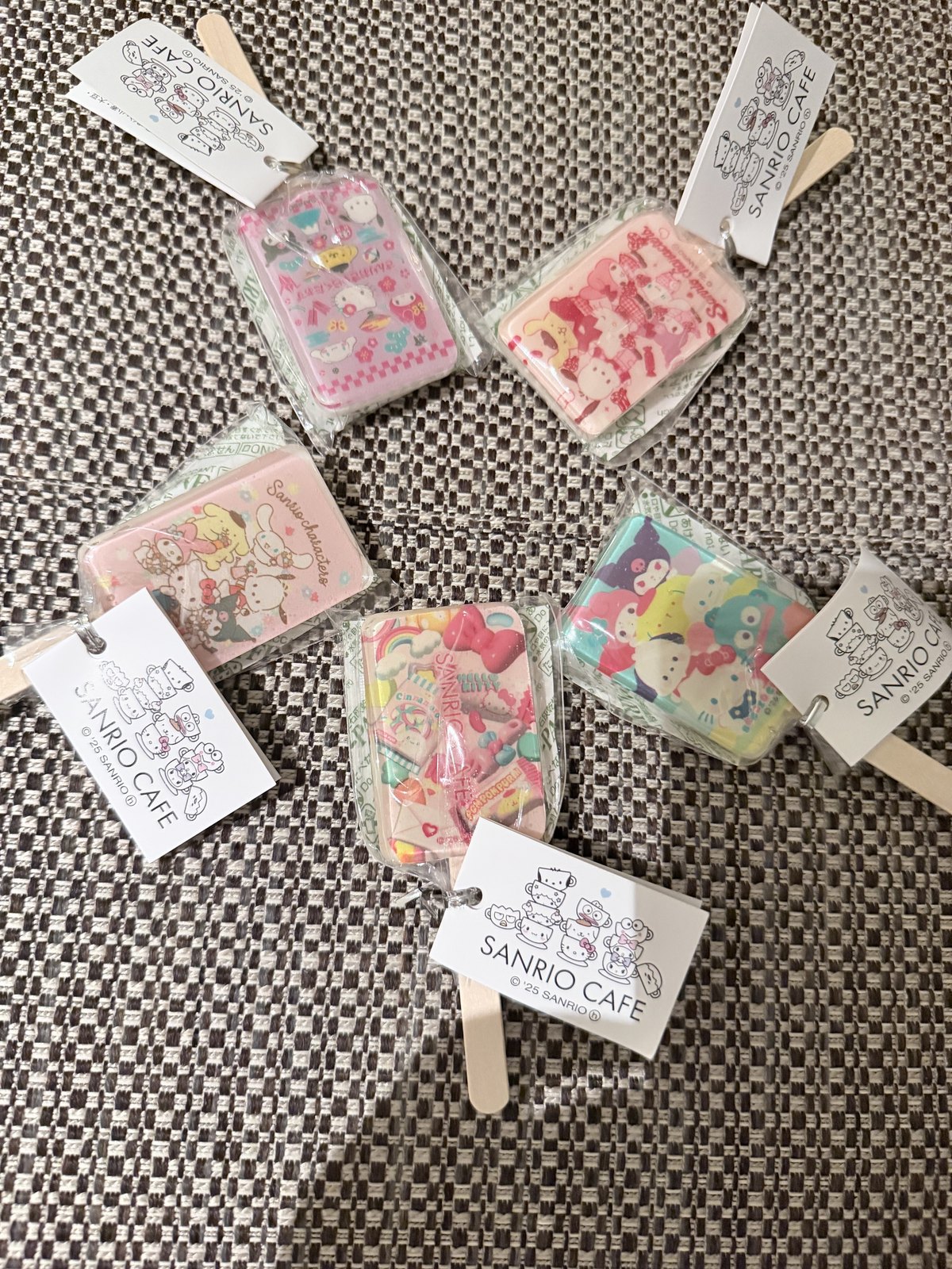 予約席の特典でもらえるサンリオカフェ原宿のオリジナルキャンディ