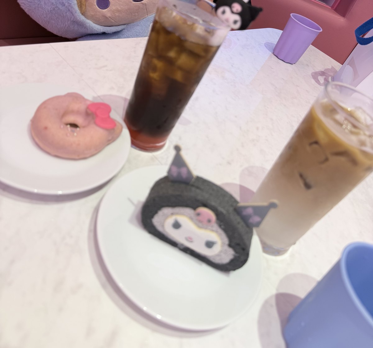 サンリオカフェ原宿のキャラクタードーナツとドリンク