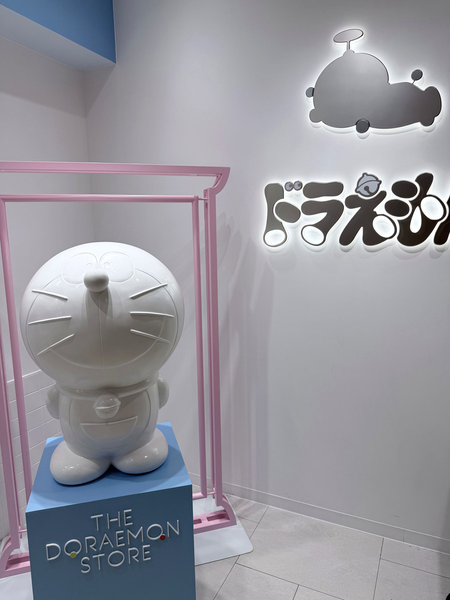 渋谷パルコ5F THE DORAEMON STOREの白いドラえもん