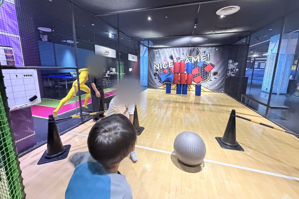 VS PARK 天美 巨大ボールで遊ぶボーリング