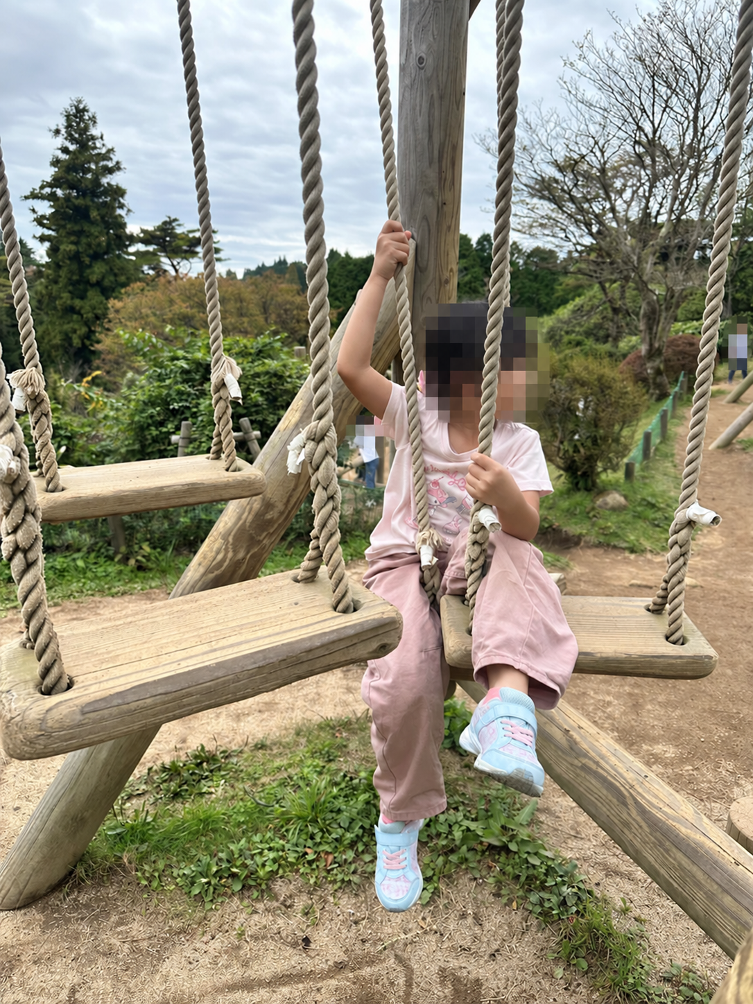 ロープをつかんで、一歩ずつ。