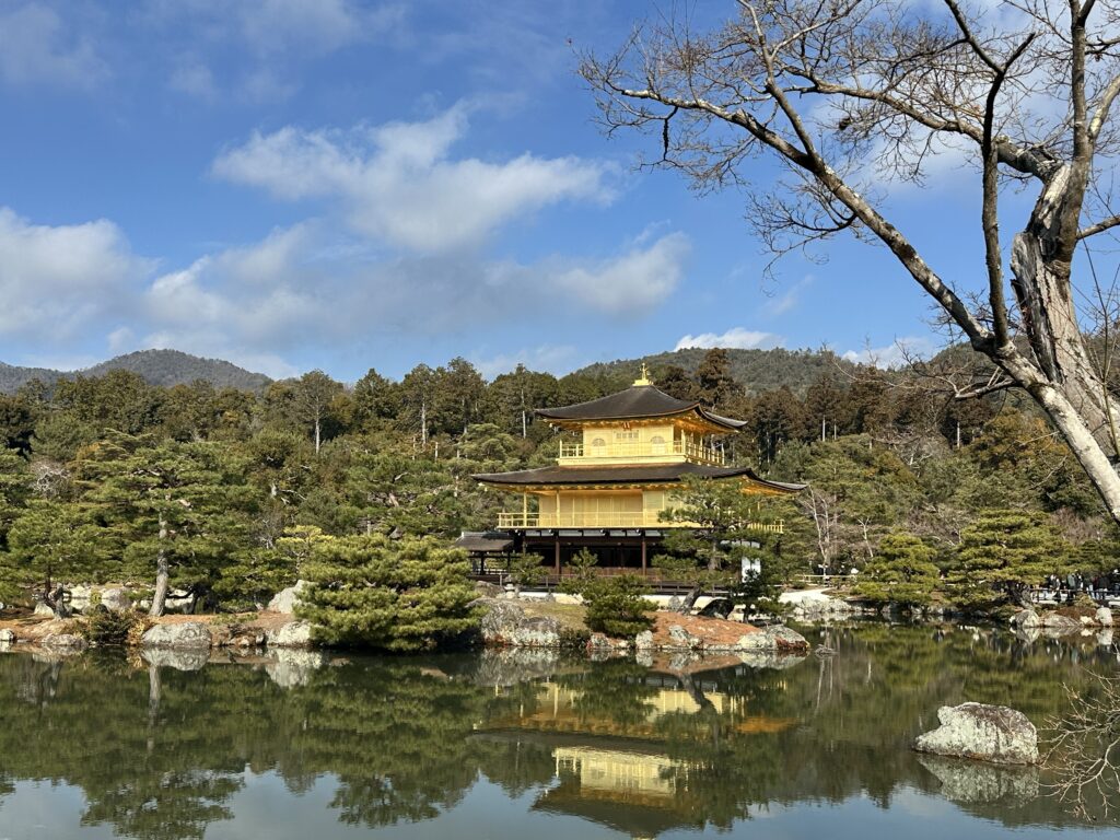 池に映る京都の金閣寺
